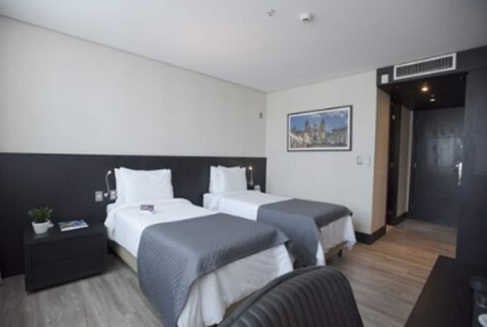 Hotel Tryp By Wyndham Savassi 4*